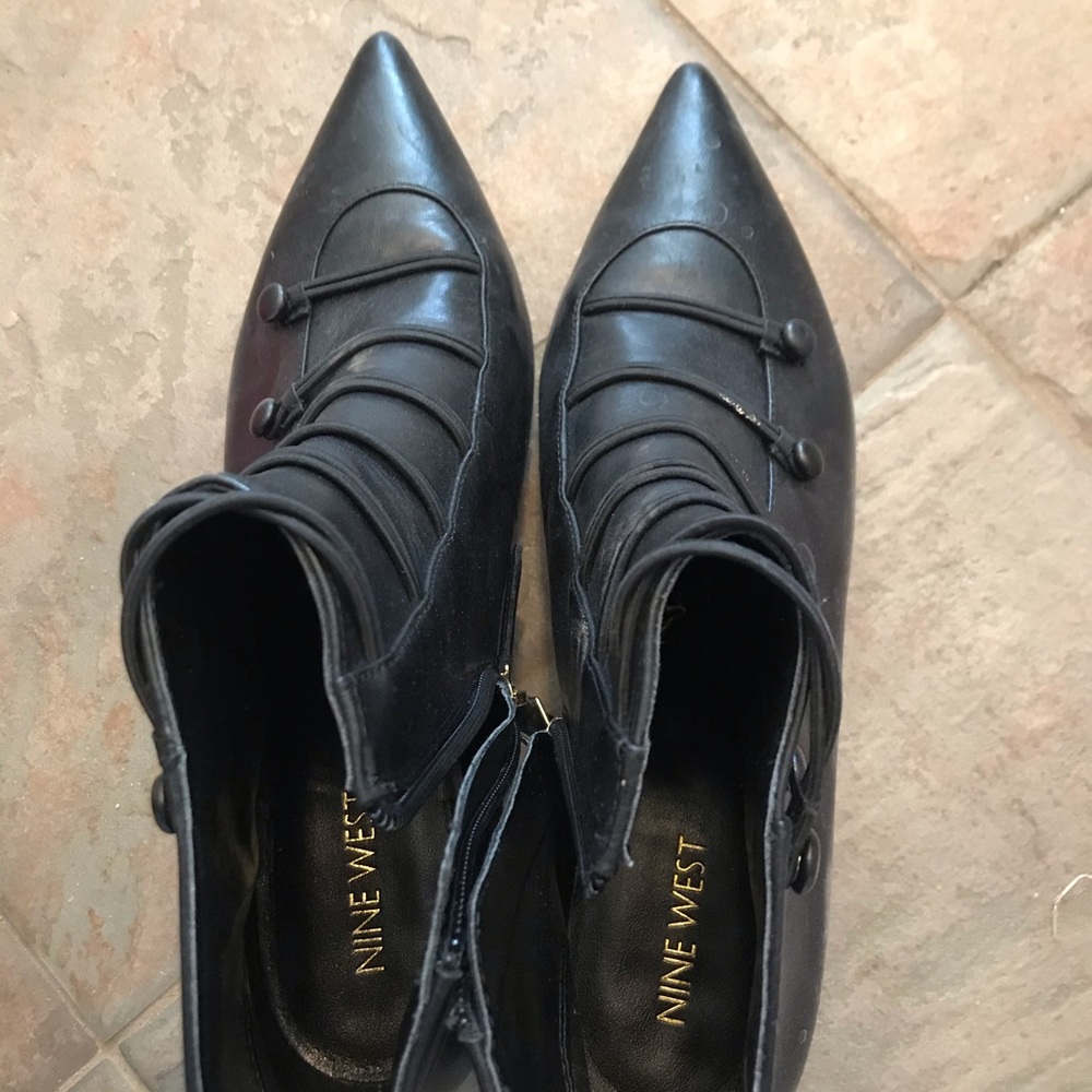 Women’s black Nine West bootie size 9 mint
